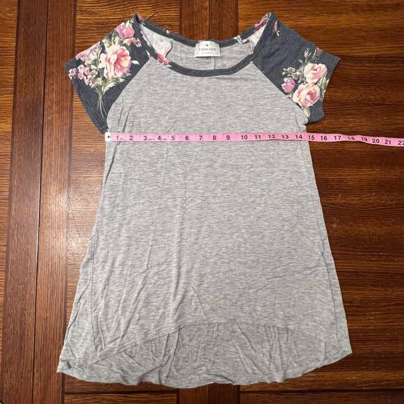 Threads Studio Gray Floral Super Soft Short Sleeve Shirt Womens Medium - Picture 7 of 8